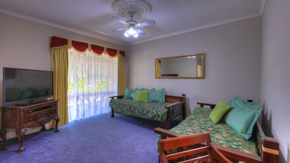 Executive Suite (Six) - Photo 3