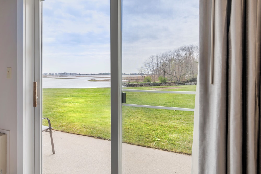 Traditional Room, 1 King Bed, Terrace, River View photo 3