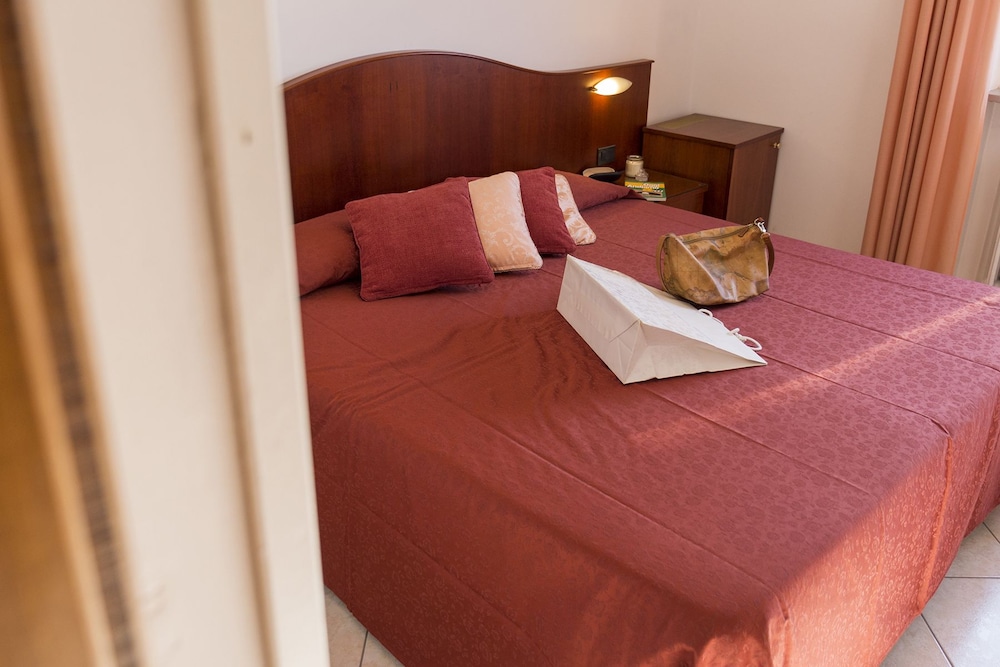 Double Room - Photo 8