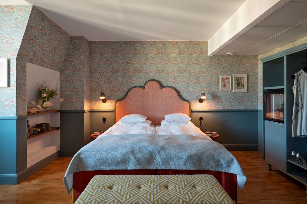 Superior room thumbnail 5