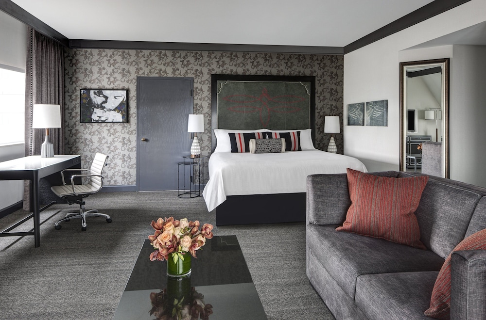 Grand Suite, 1 King Bed, Accessible (Mobility/Hearing, Roll-In Shower) photo 1