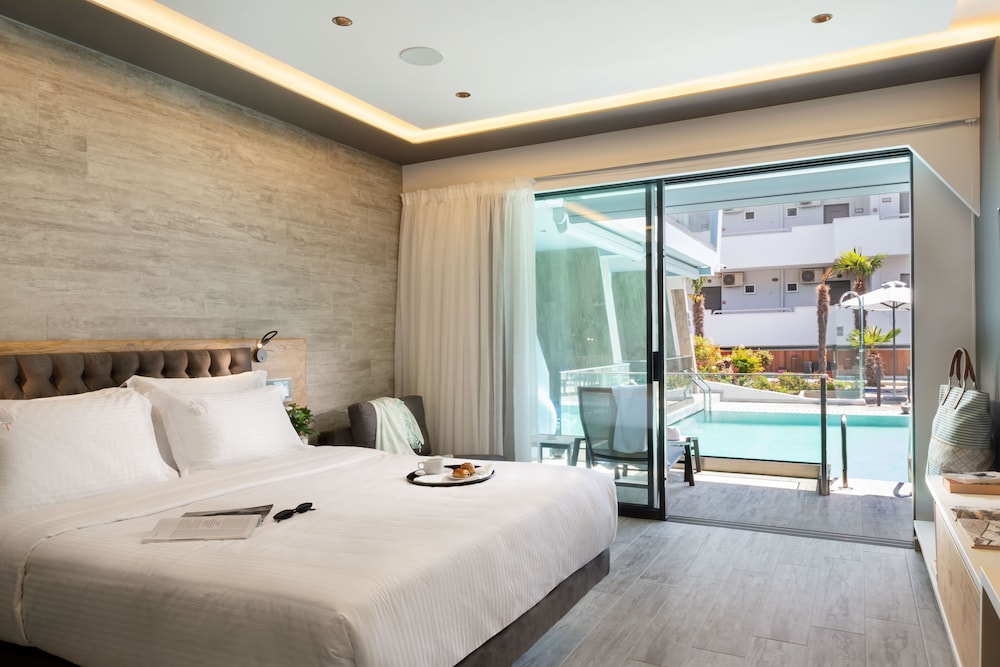 Junior Studio Suite, Pool View