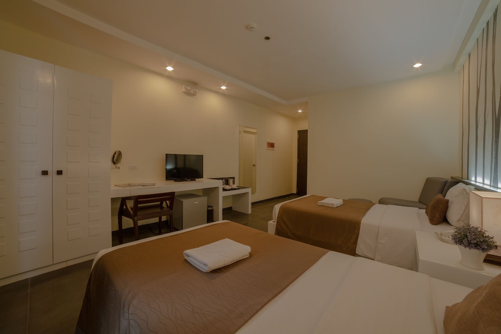 Deluxe Double or Twin Room, Lanai photo 2