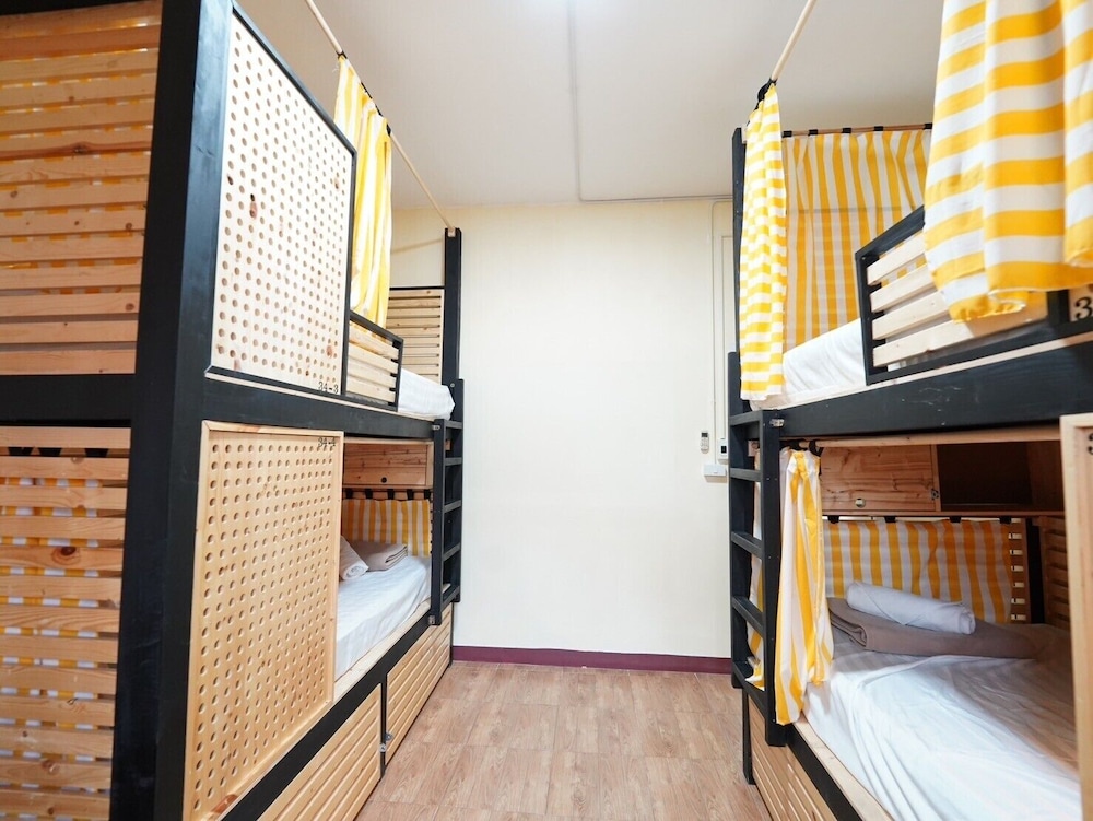 Shared Dormitory, Women only photo 2