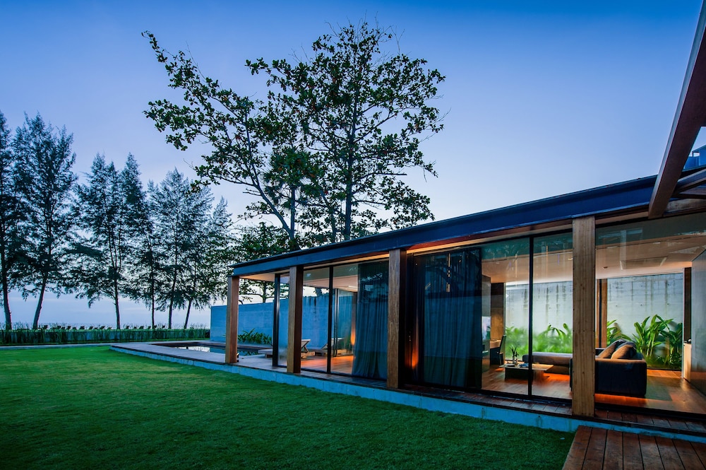 One Bedroom Pool Villa Beachfront photo 2
