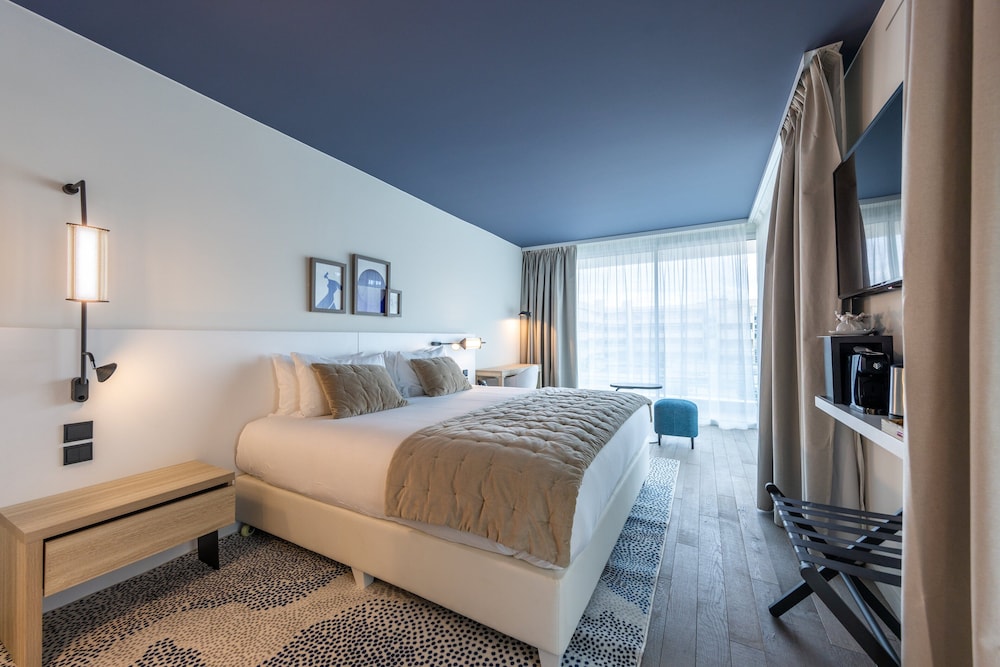 Standard Room, 1 King Bed, City View (Mountain View) - Photo 14