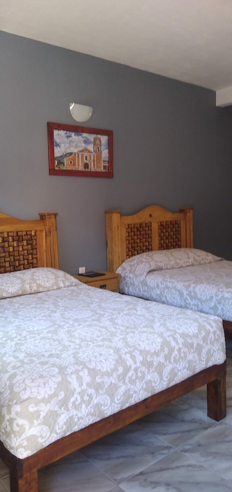 Basic Quadruple Room, 2 Queen Beds photo 1
