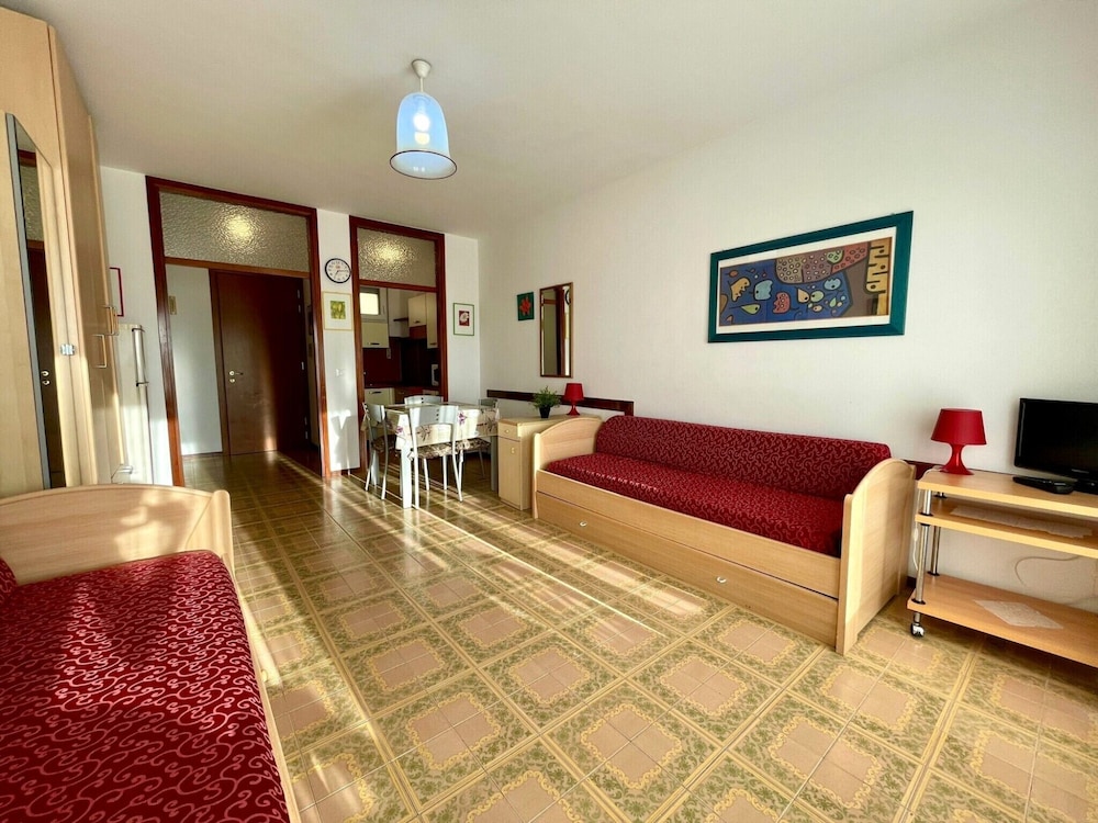 Studio, Multiple Bedrooms, Balcony, City View photo 3