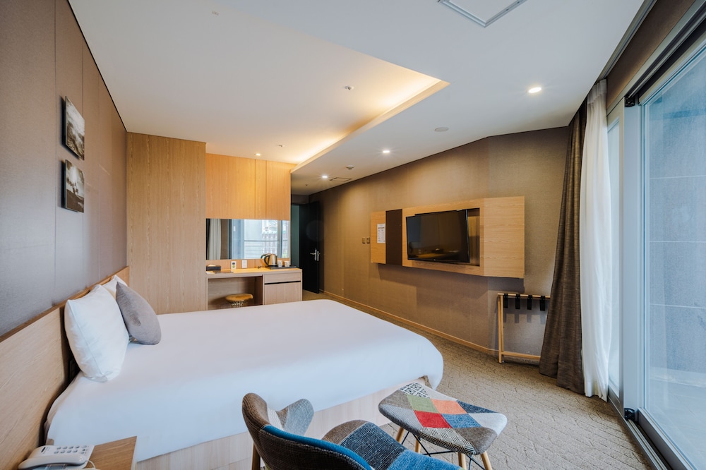 Standard Double Room, 1 Bedroom, Terrace, City View photo 3