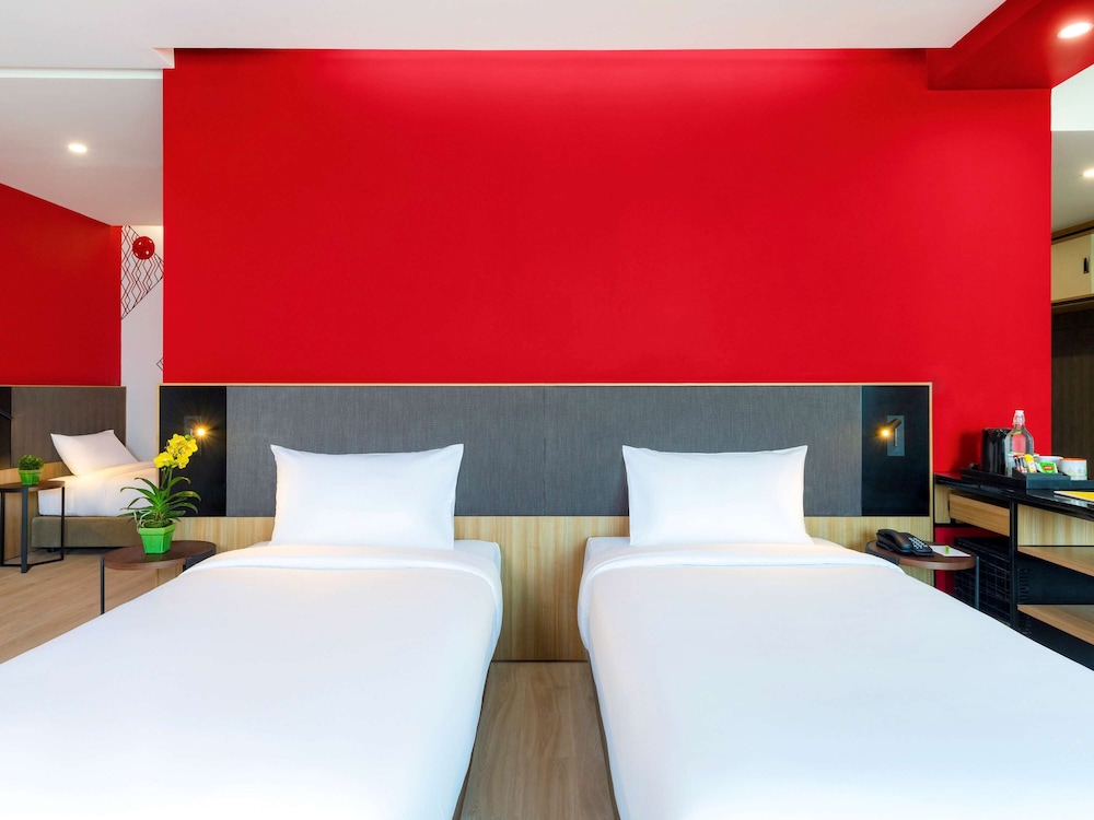 Superior Room, 2 Twin Beds, City View