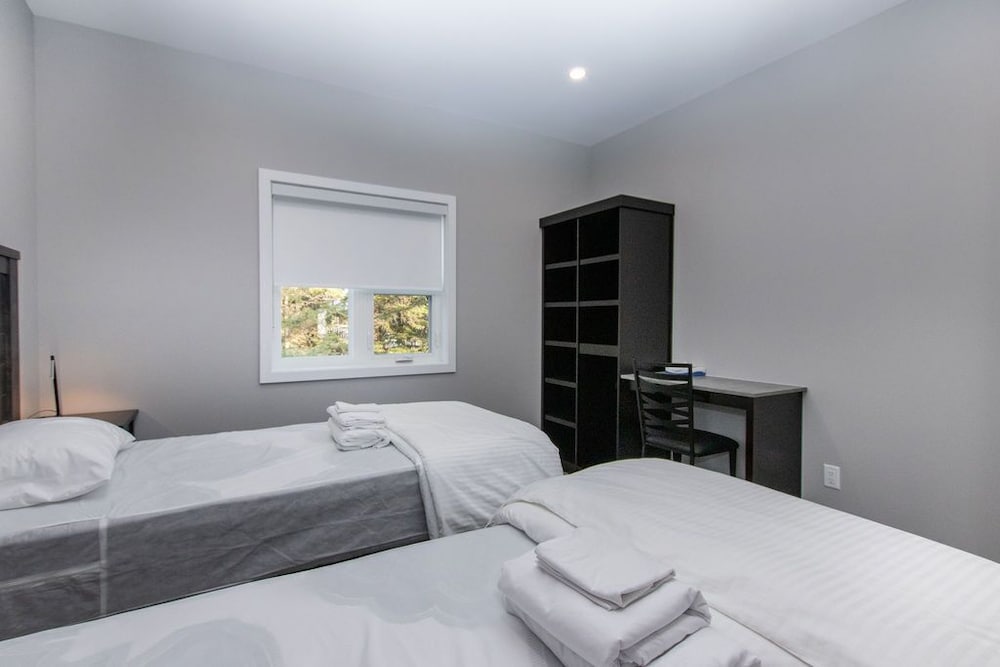 Luxury Cabin, Multiple Bedrooms, Non Smoking, Mountain View photo 2