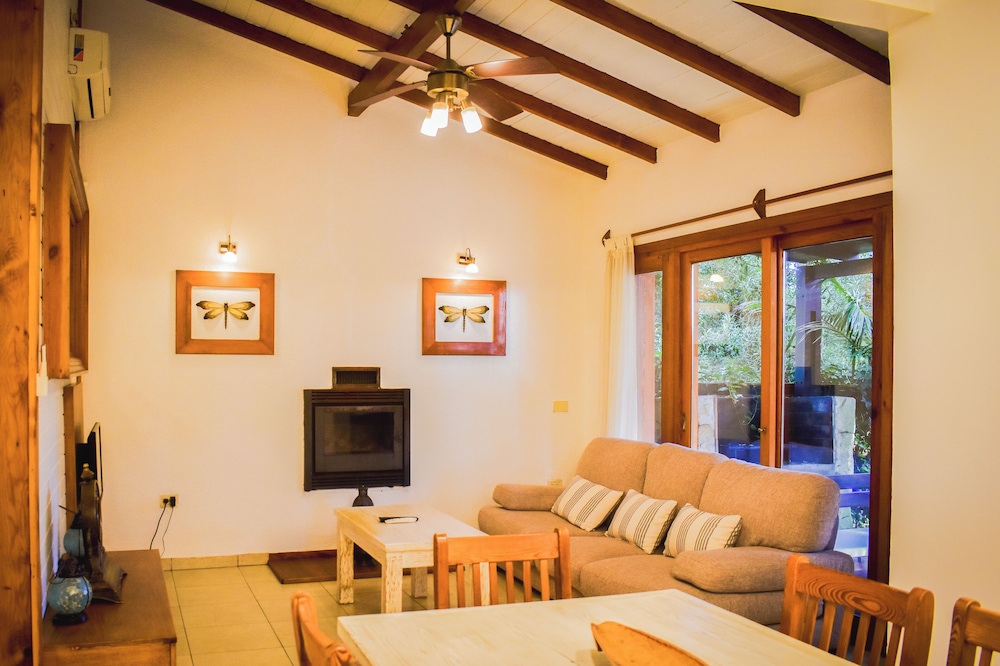 Comfort Cabin, 2 Bedrooms, Patio, Garden View (PACIFICA) photo 1