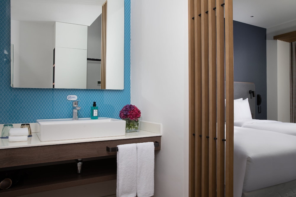 Standard Room, 2 Twin Beds, City View - Photo 5