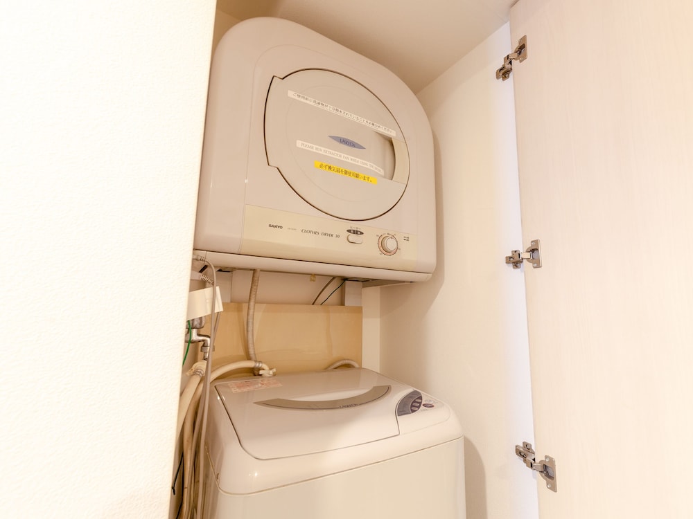 Single Room, Non Smoking (with washing machine/dryer)