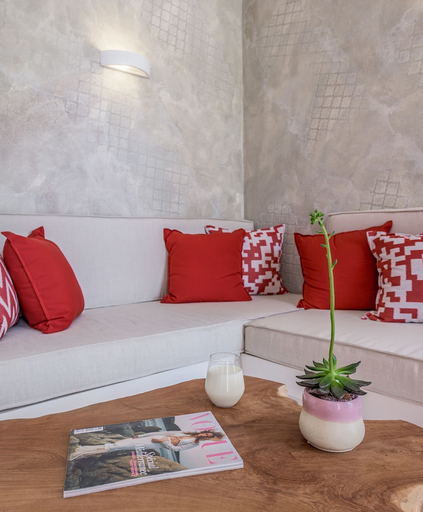Beachfront Boutique Houses (Red) photo 3