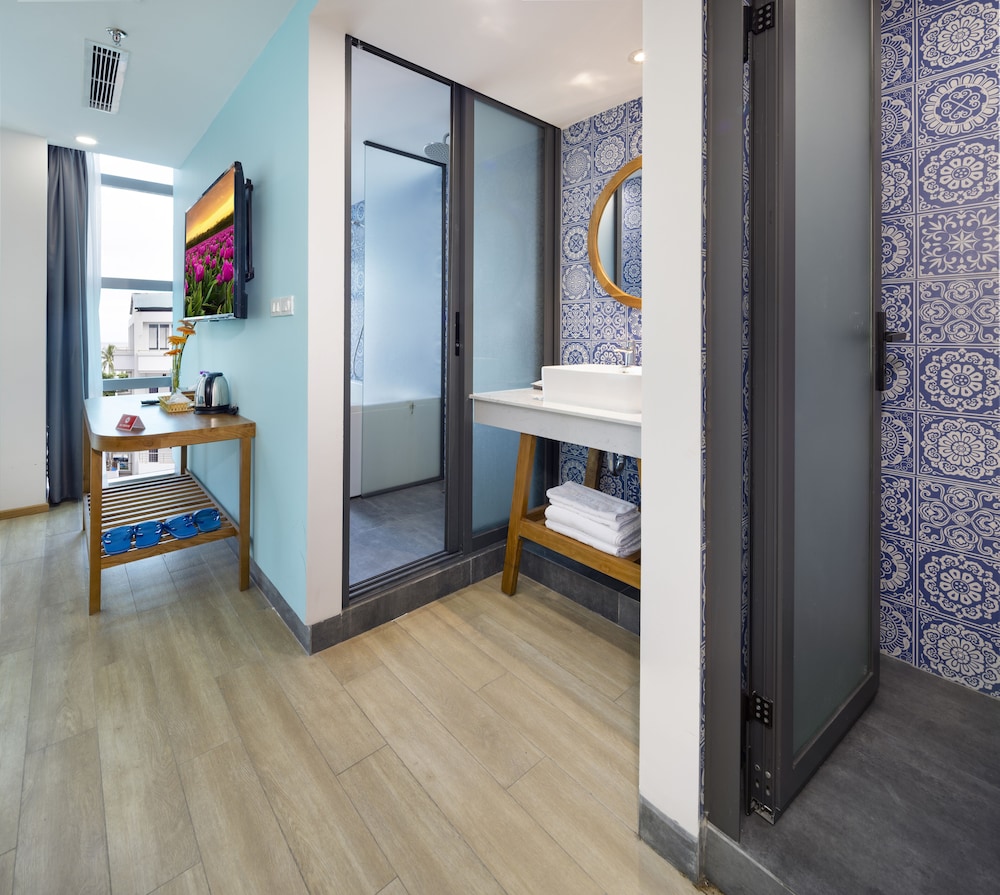 Senior Double Room, Partial Sea View - Photo 8