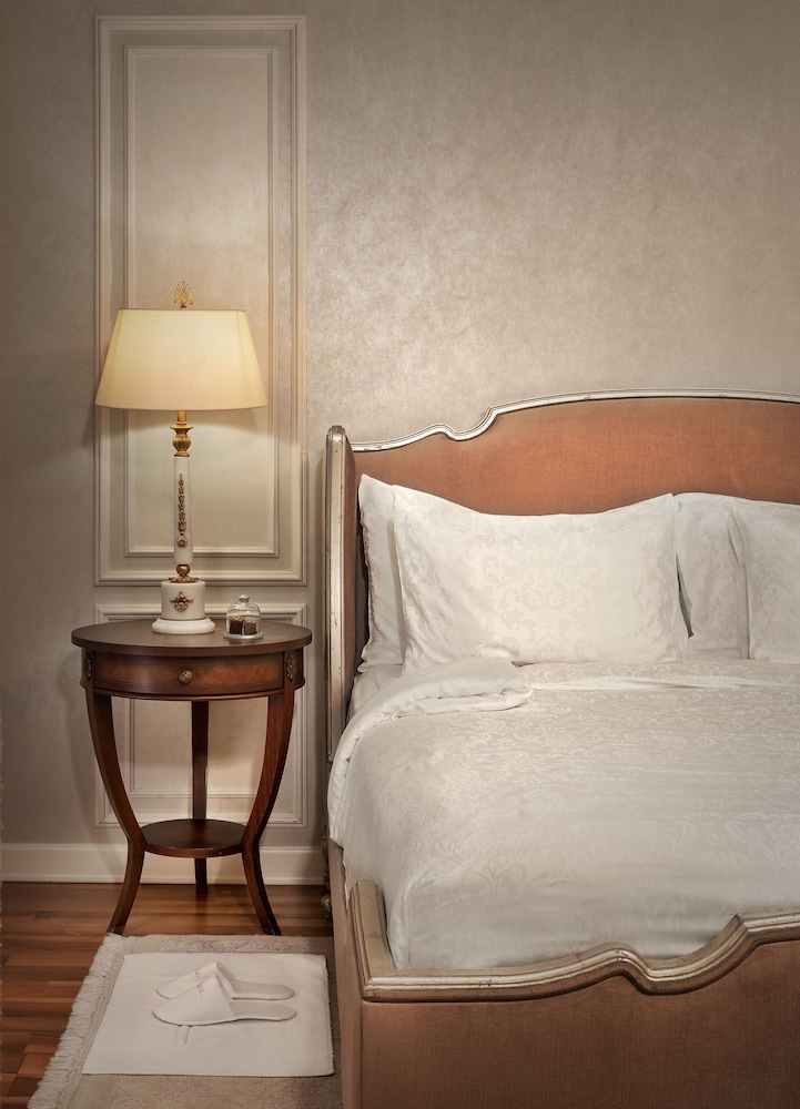 Executive Room thumbnail 5