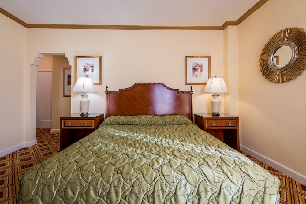 Room, 1 King Bed - Photo 2