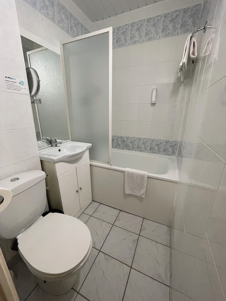 Twin Room - Photo 2