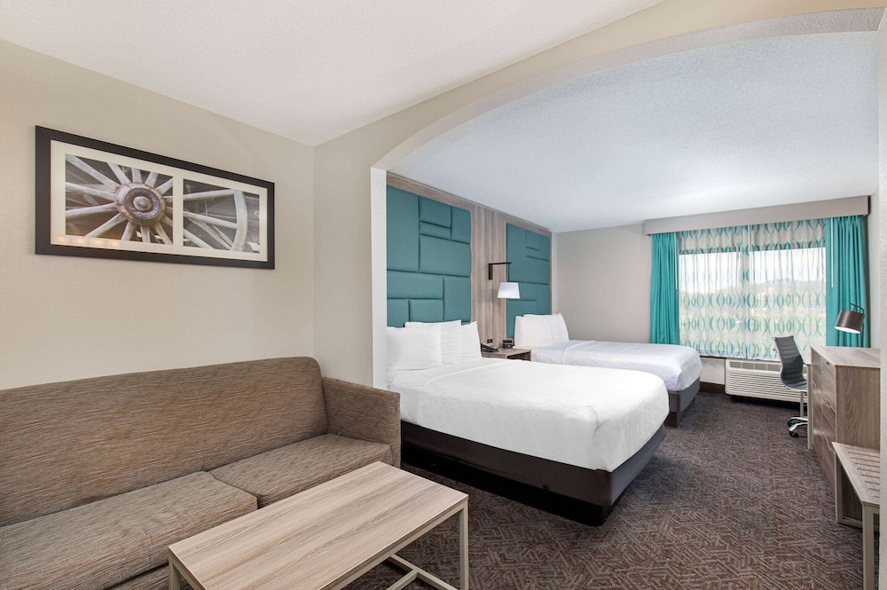 Deluxe Room, 2 Queen Beds, Non Smoking photo 1