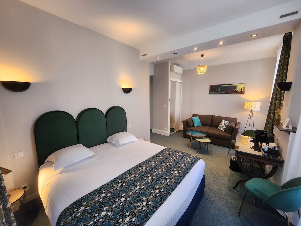Premium Room - Photo 4