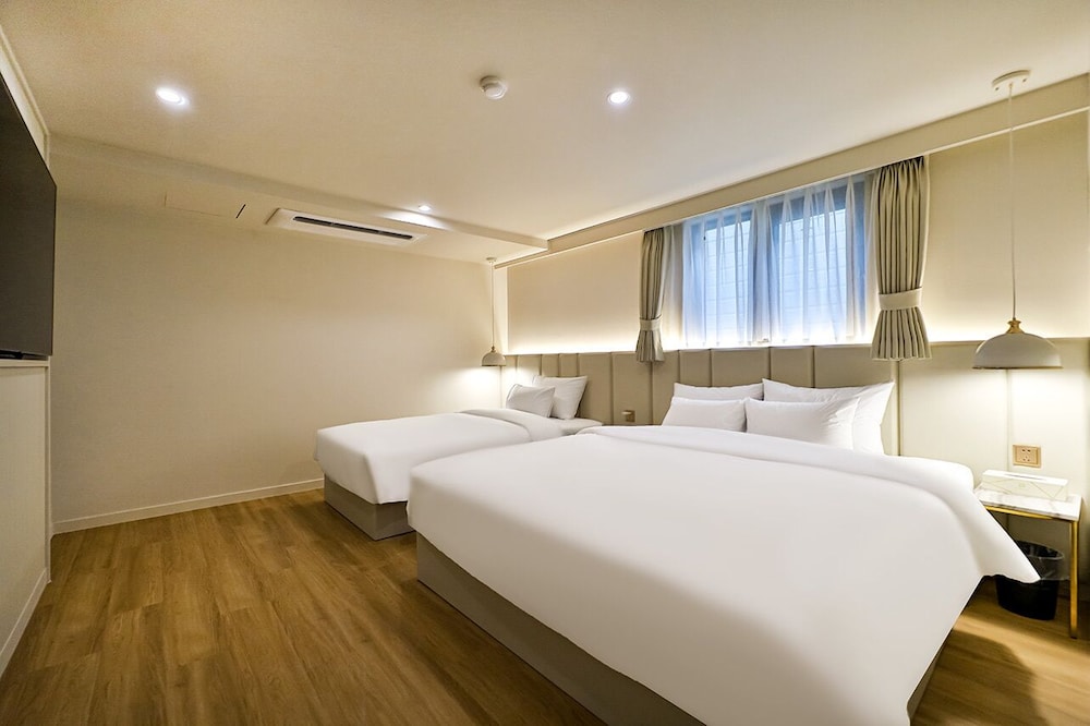 Family Suite - Photo 6