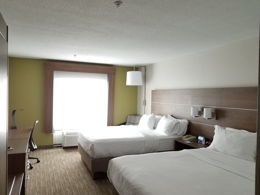 Standard Room, 1 King Bed, Accessible (Communication Accessible) - Photo 9