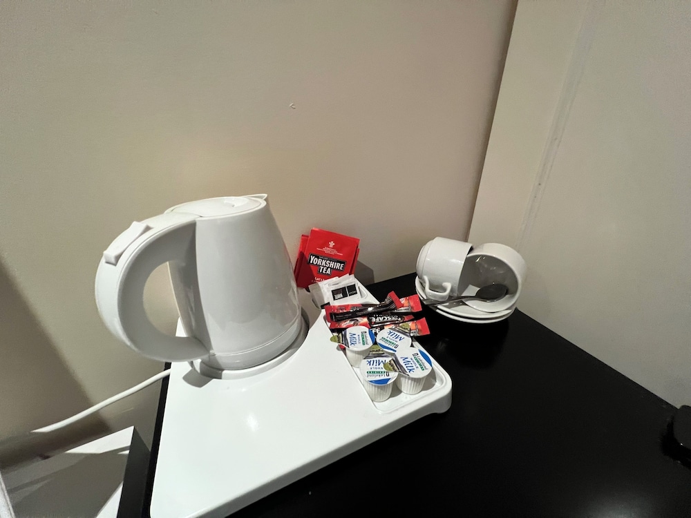 Basic Twin Room, Shared Bathroom photo 3