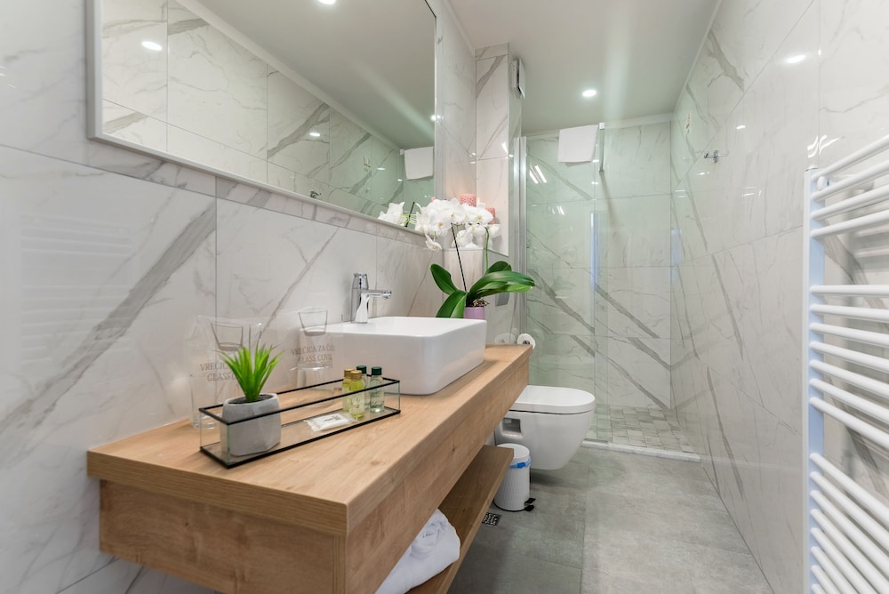 Junior Suite, Mountain View - Photo 17