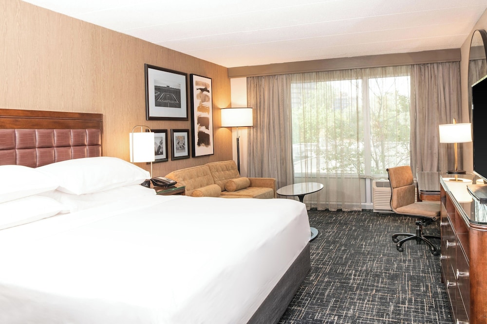 Deluxe Room, 1 King Bed with Sofa bed - Photo 4