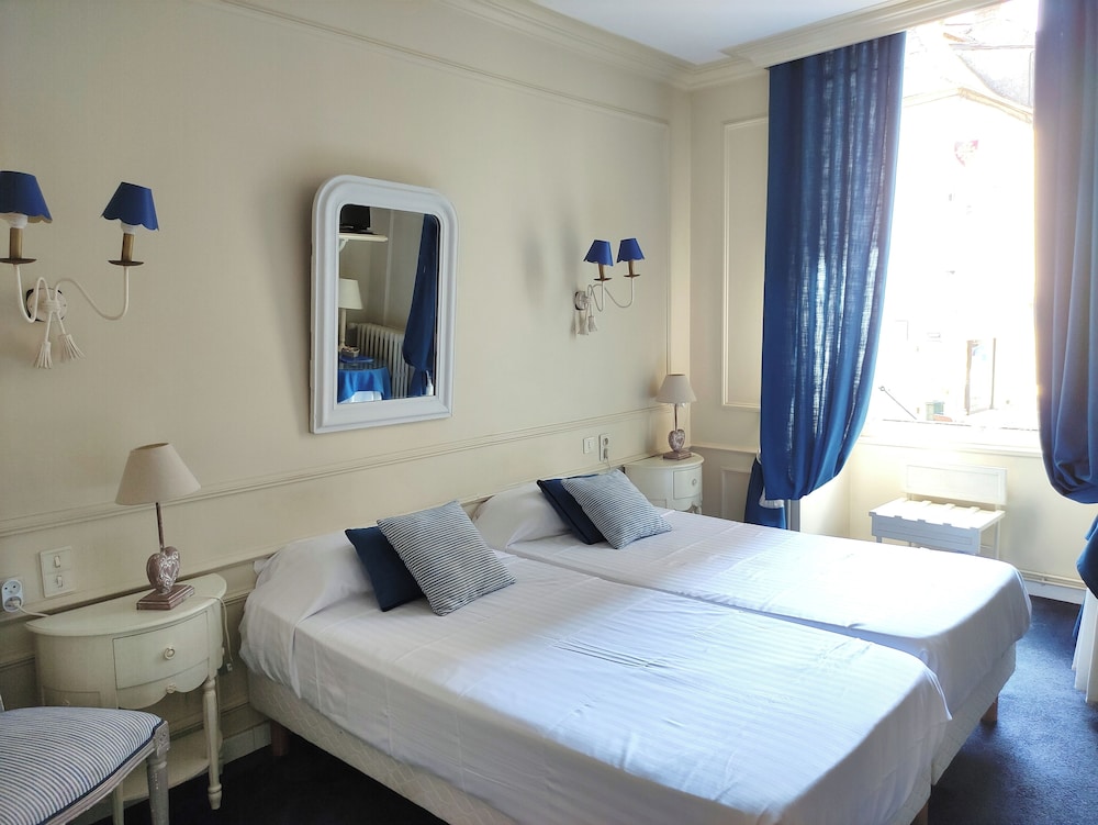 Classic Twin Room, City View photo 1