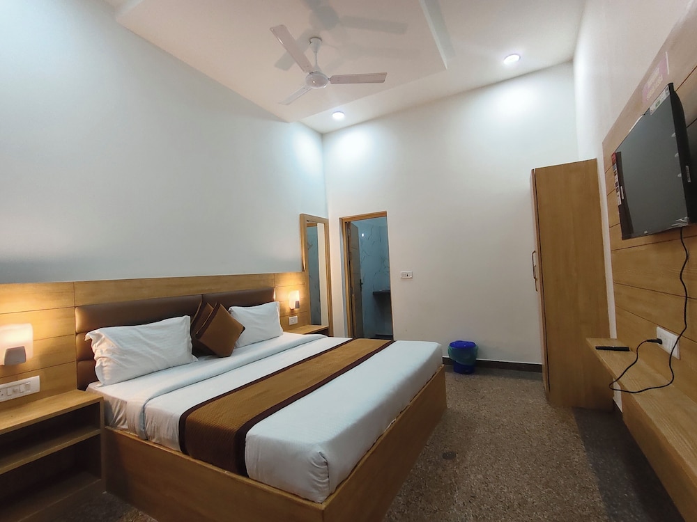 Superior Room, Balcony, City View