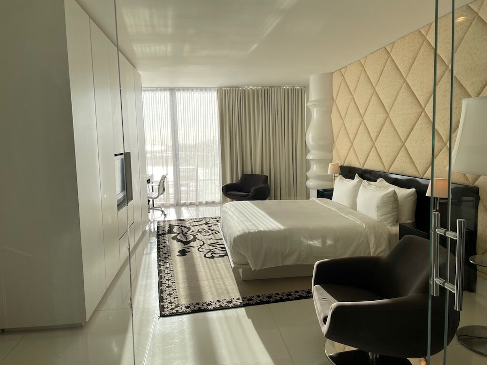 Suite, Tower - Photo 7