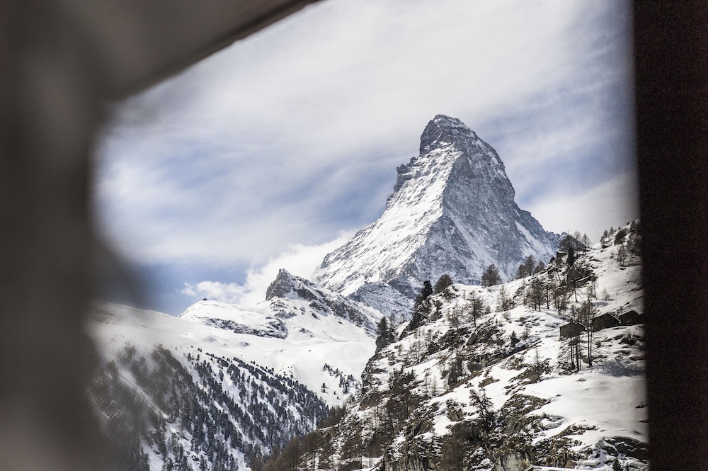 Suite, 1 Bedroom, Corner (Matterhorn View) - Photo 8