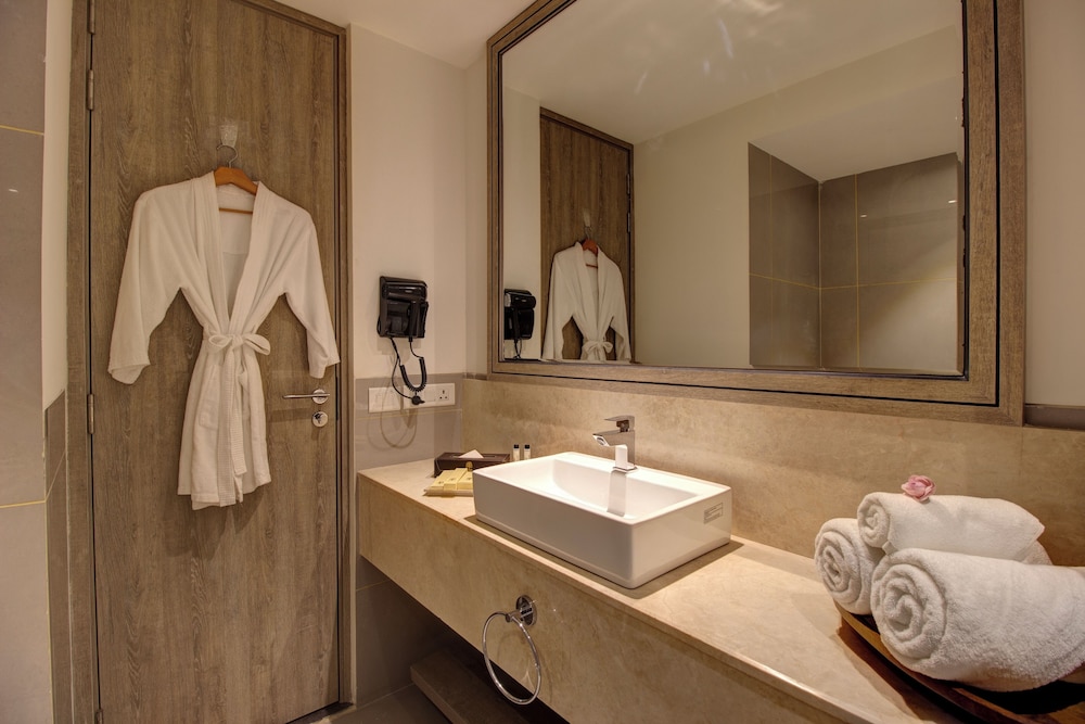 Executive Two Bedroom Suite - Photo 2