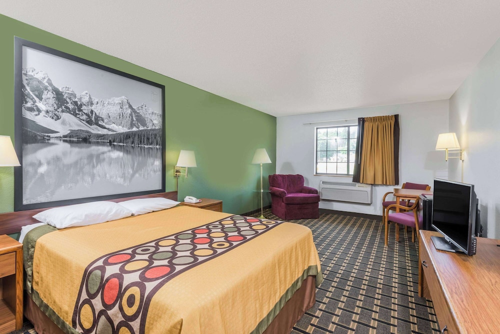 Comfort Room, 1 Queen Bed, Accessible, Non Smoking (Mobility Roll-In Shower)
