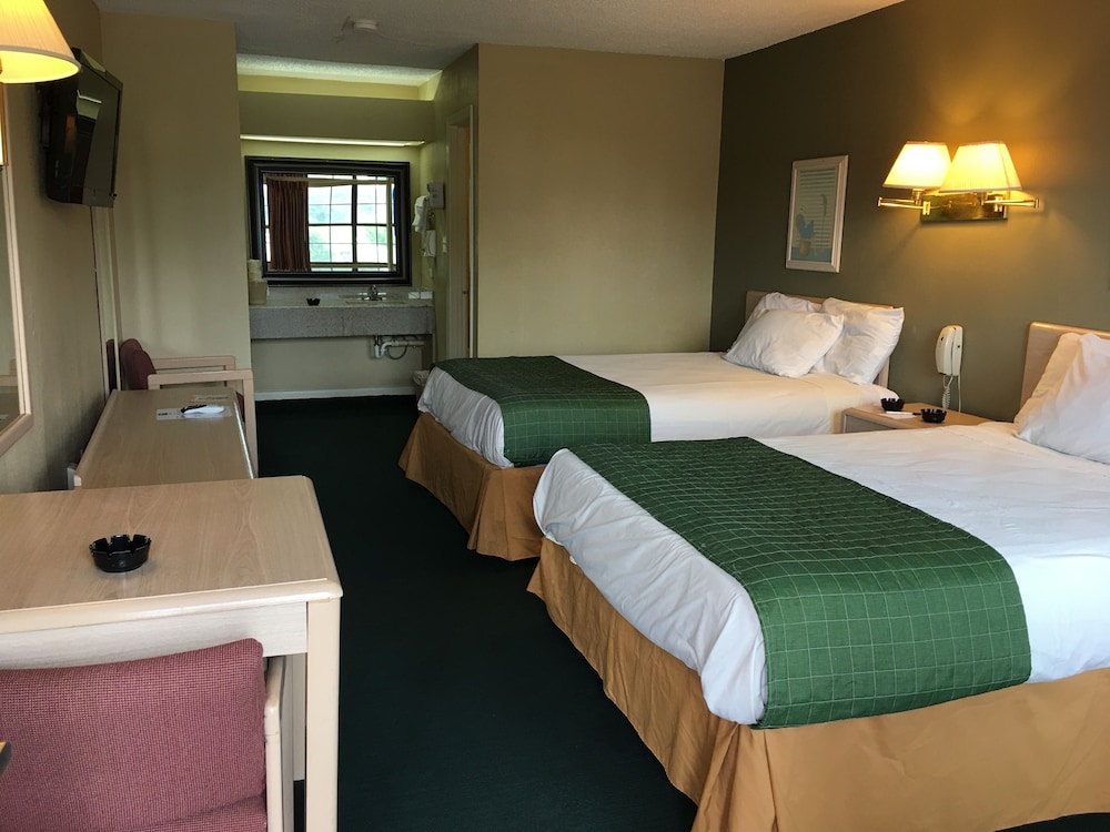 Room, 2 Double Beds, Smoking - Photo 5