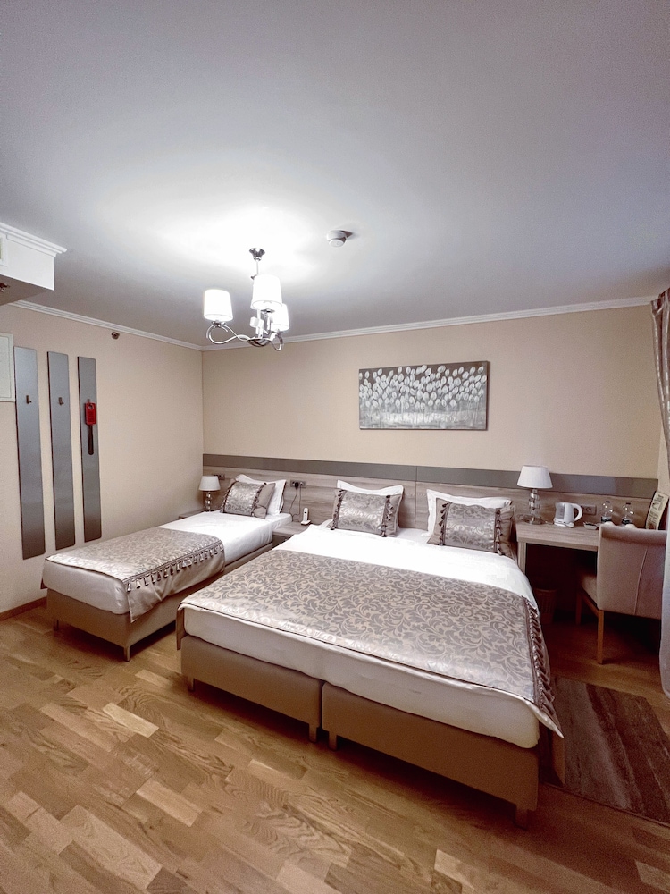 Basic Triple Room (Run of the House)