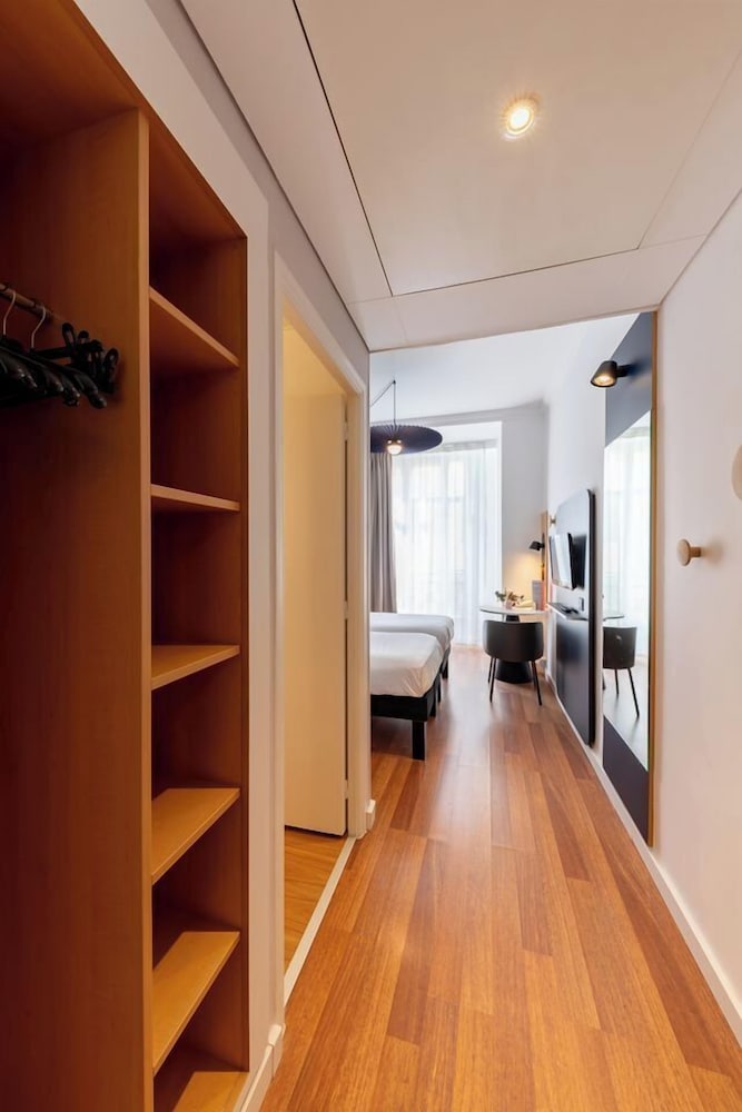 Standard Room, 2 Twin Beds - Photo 13
