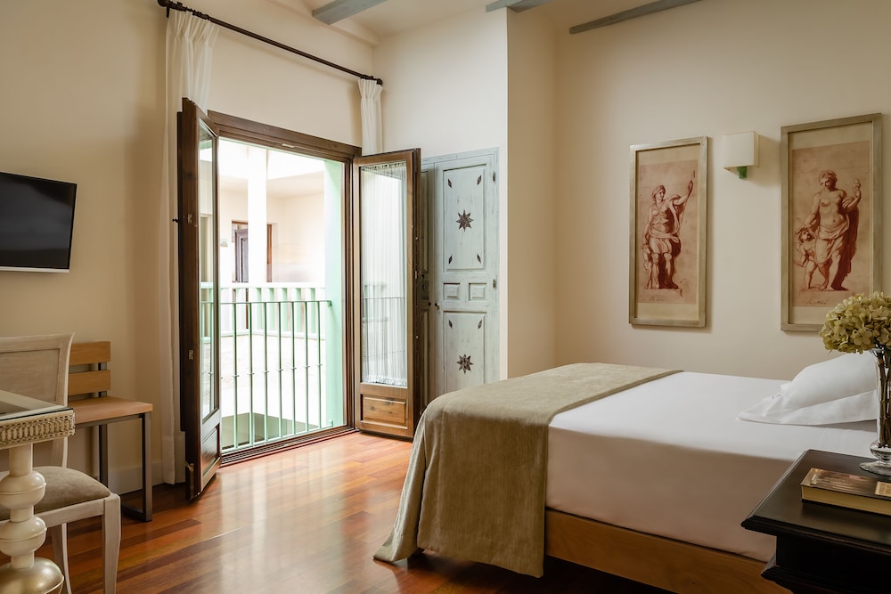 Standard Double or Twin Room - Photo 3