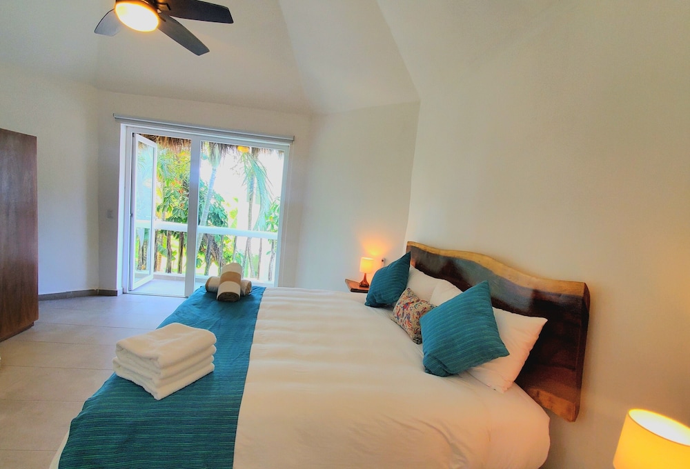 Room, Garden View