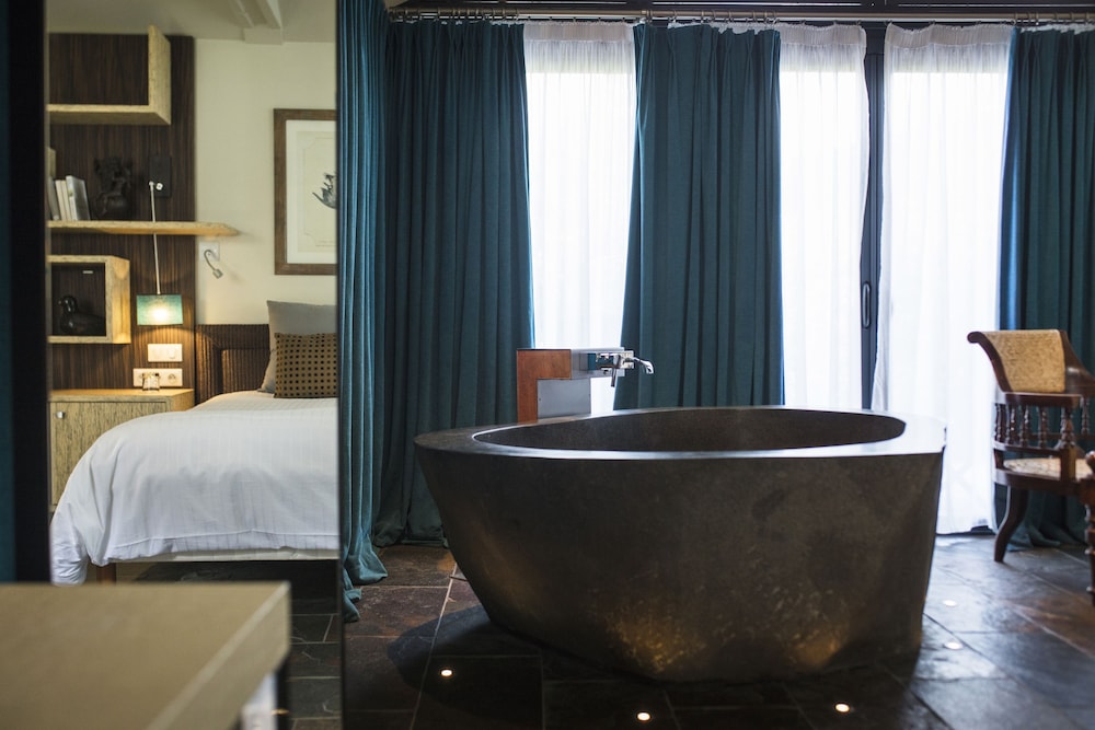 Deluxe Suite photo 2