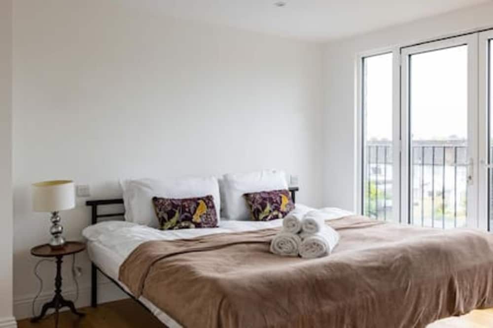 Tudor House Kingston Villa di lusso con 5 camere da letto, Foto 3