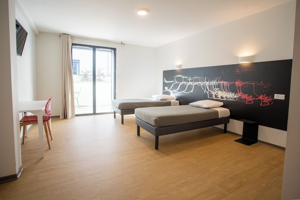Room, Kitchen