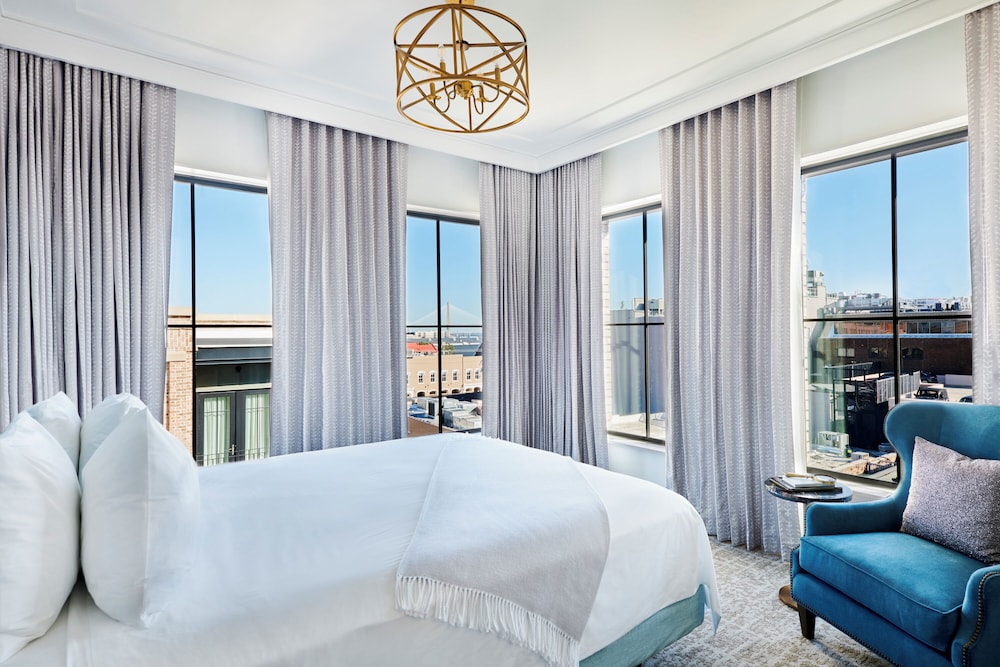 Room, 1 King Bed, Corner