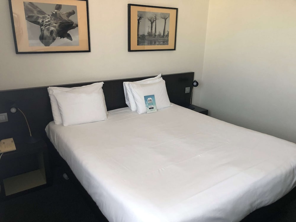 Standard Room, Multiple Beds - Photo 3