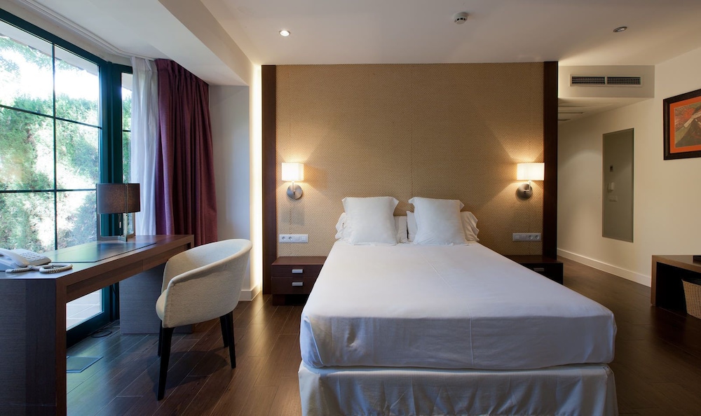Standard Double or Twin Room - Photo 1
