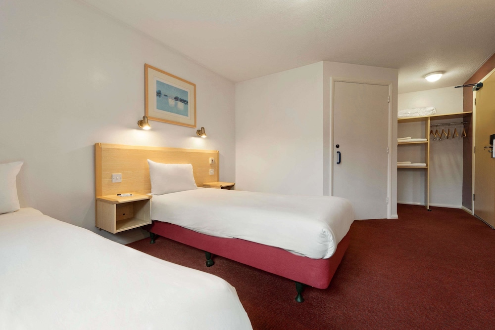 Family Room, Multiple Beds, Non Smoking - Photo 5