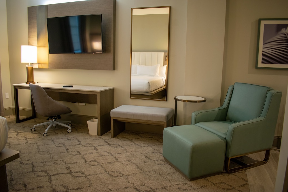 Suite, Accessible (Hearing, Fountain View)