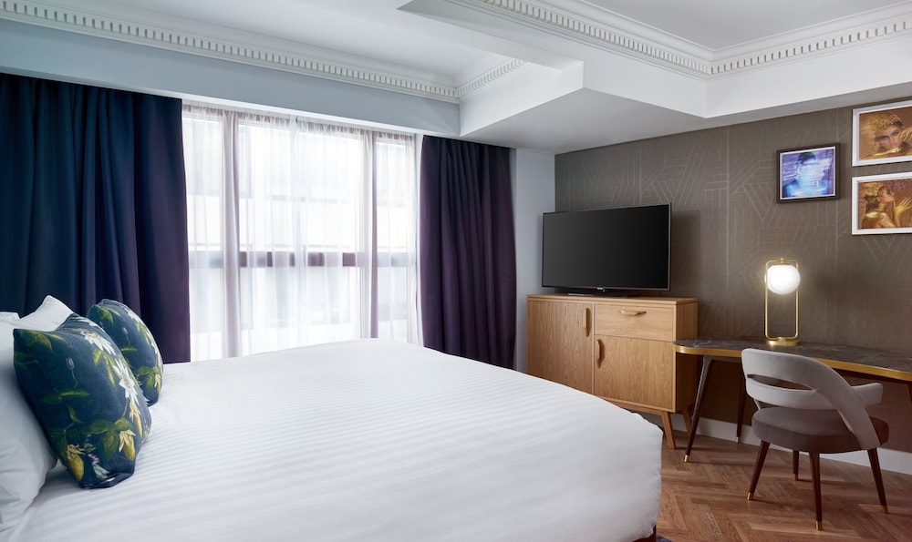 Designer Superior Room with King Bed
